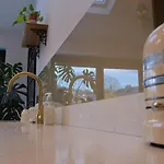 7 Guldrey Terrace *